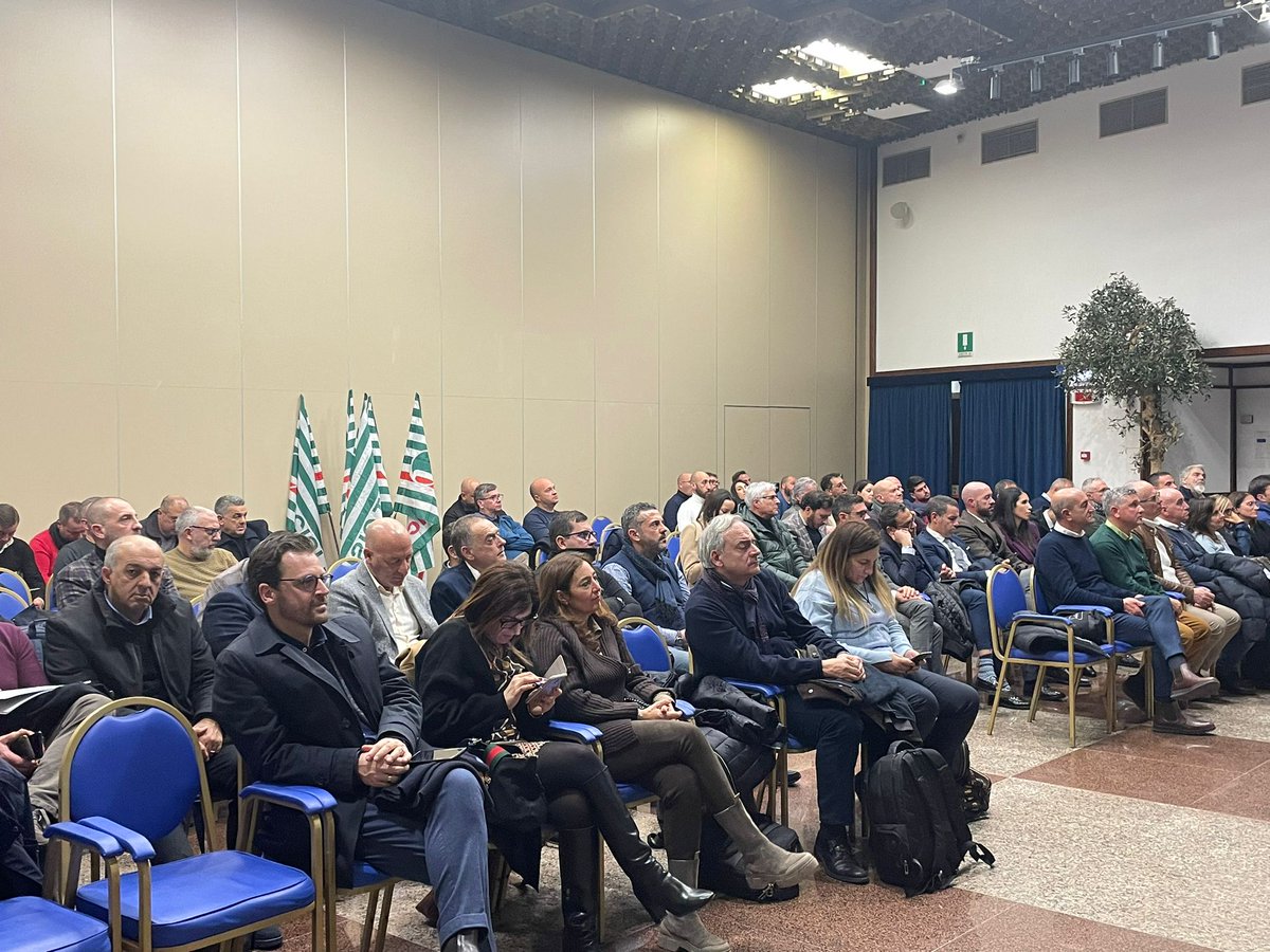 #15febbraio #Palermo Il SG @FitCisl @salvopellecchia apre i lavori del Consiglio Generale @FitSicilia_cisl con il SG regionale #DionisioGiordano e l'amico #SebastianoCappuccio @CislSicilia 
 #Ripartireinsieme #essercipercambiare