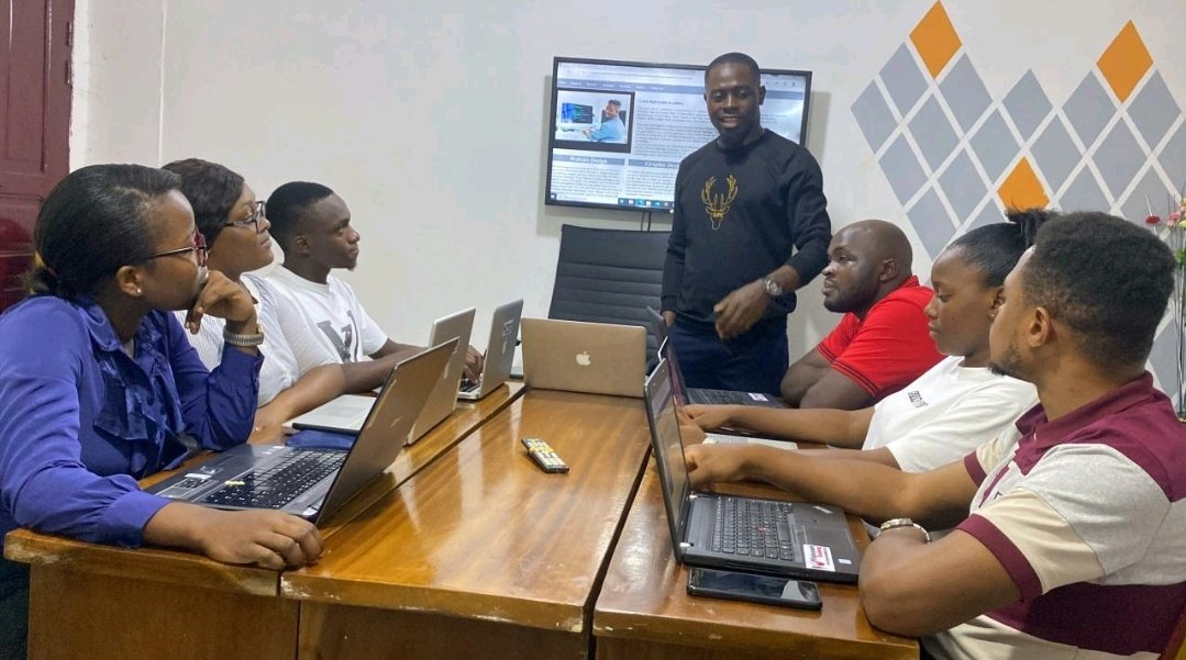 ThampersMedia's tweet photo. Cameroon: Emerging Generation Of It Change-Makers

Over 60 years down the lane, Cameroon is still not only having the status of a developing country, but its development is seen as snail-paced. 

Read on for full story. 

https://t.co/nigNBDQzdf https://t.co/mYH4bpzrbQ