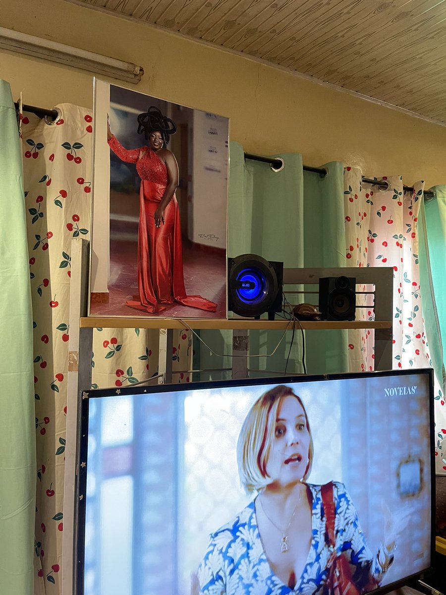 La prochaine fois qu’on vous demande c’est quoi l’audace, donnez leurs mon nom…

Je viens d’accrocher mon portrait dans le salon de mes parents 🤣