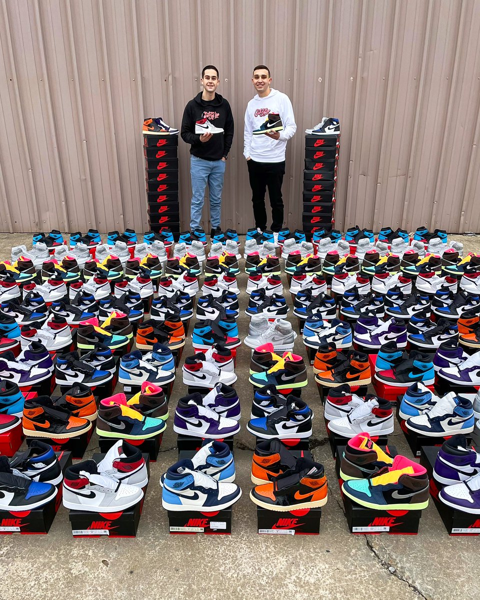 GotSole's tweet photo. JORDAN 1 GIVEAWAY 👟🎉⠀
Pick your size &amp; colorway! ⬇⠀
⠀
How To Enter &amp; Win:⠀
1. Follow these accounts on Instagram:
@ gotsole
@ dimodica_
@ jonathandimodica

2. Retweet this tweet!
⠀
Winner Picked In 1 Week On IG Live 🎥⠀
⠀
Good Luck Everyone! 🌎⠀ https://t.co/55JBnSkmw7