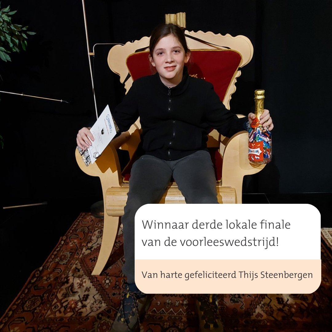 12 kandidaten streden afgelopen dinsdag om de titel #voorleeskampioen tijdens de derde lokale #voorleesfinale. Na een spannende middag kon de #jury de #winnaar bekend maken. 

Thijs Steenbergen mag zich voorleeskampioen van #Enschede noemen. Van harte gefeliciteerd Thijs!