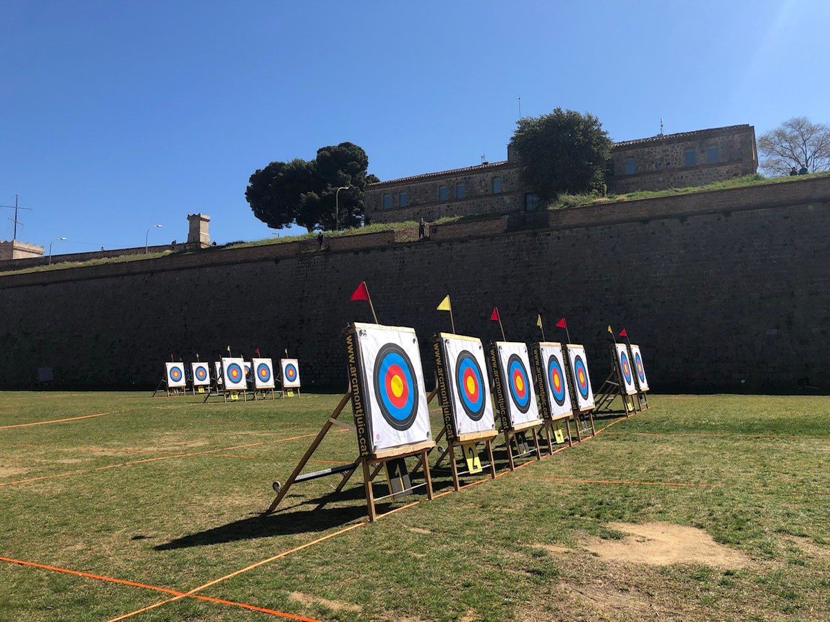 📣Aquest diumenge, 19 de febrer, es disputa la Lliga <a href="/ClubArcMontjuic/">Club Arc Montjuïc</a>!

És una competició en format lliga que té una durada de 12 mesos.

👉De febrer a maig es fa en el mateix format que les competicions d’aire lliure i la tirada d’aquest diumenge és la primera en aquest format.