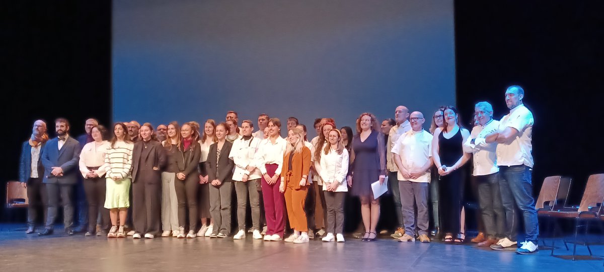 6ème édition consécutive du concours du gâteau d’Évry. Superbe mise à l'honneur qui révèle la richesse du travail collaboratif rendu concret grâce à un partenariat unique et exemplaire entre les étudiants en BTS Design du lycée BRASSENS et les 13 apprentis pâtissiers en BTM FDME