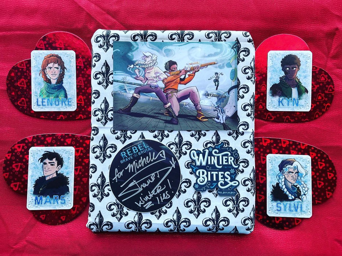 May I please just say how much I love these preorder goodies? Not only is character art (and stickers!) my favorite, but this shimmer cardstock takes it to a whole new level. Thank you, @ShanDitty, for these amazing preorder lovelies!