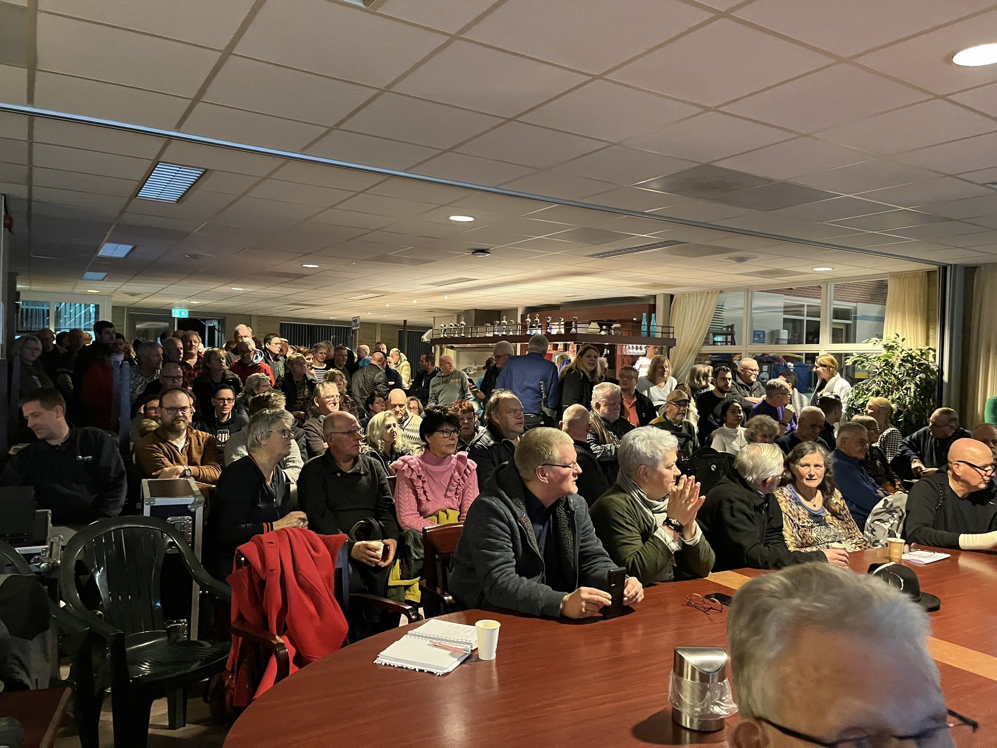 Agnes Bakker on Twitter "Aanwezig in Finsterwolde! Volle zaal in MFC