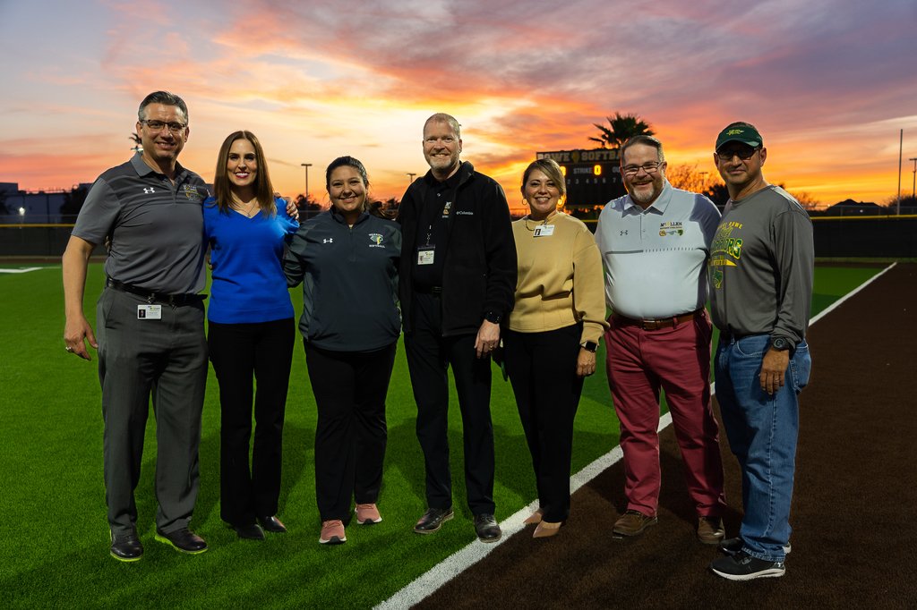 McAllenISD's tweet photo. Last night, a Ribbon Cutting Ceremony was held for Rowe High School's new Softball turf. Special thanks to McAllen ISD Board President, Tony Forina, for coming out to show his Warrior Pride!
#McAllenISD #NikkiRowe #DistrictOfChampions https://t.co/wzIRmI7mkq