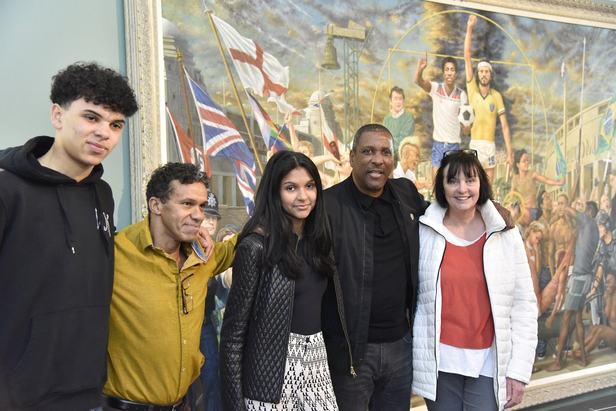 It was great to meet Viv Anderson and his family recently, at my and Eric Cantona's exhibition 'From Moss Side to Marseille' at the National Football Museum. Viv is the first person to come and see his portrayal in this exhibition 🤝🏾