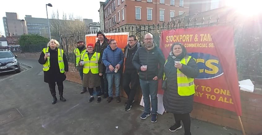 pcs_union's tweet photo. DWP Stockport still standing strong on picket line today.
With a visit from Martin Cavanagh, DWP President, and Angela Grant, DWP Vice President.
Solidarity ✊✊
#PCSonStrike #BlameTheGovt #HeartUnion❤️ https://t.co/rqX76y66a4