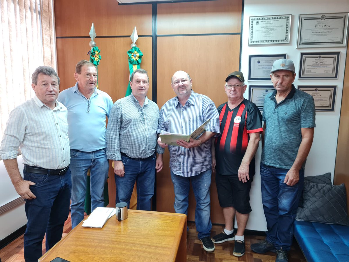depclassmann's tweet photo. MUNICÍPIO DE TIRADENTES DO SUL: Recebi, nesta quarta, o prefeito Alceu Diel, sec. da Fazenda e Desenvolvimento Econômico, Luiz Carlos Sandri e o chefe de gabinete, Erno Ellwanger. https://t.co/dsQsrp5YAC