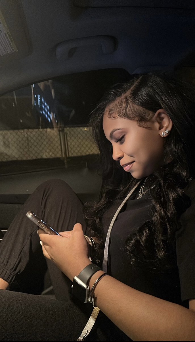 MessiahM_'s tweet image. Pictures from her pov :