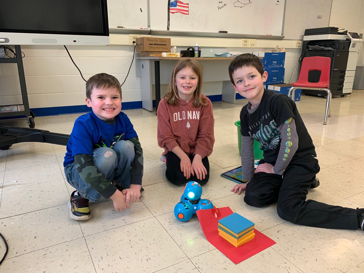 WarwickPR's tweet image. Mrs. Kirkpatrick's class had some fun finding out how much weight these robots could push and pull! They began the lesson by making their predictions and then they tested to see how speed can impact the amount of weight pulled/pushed.