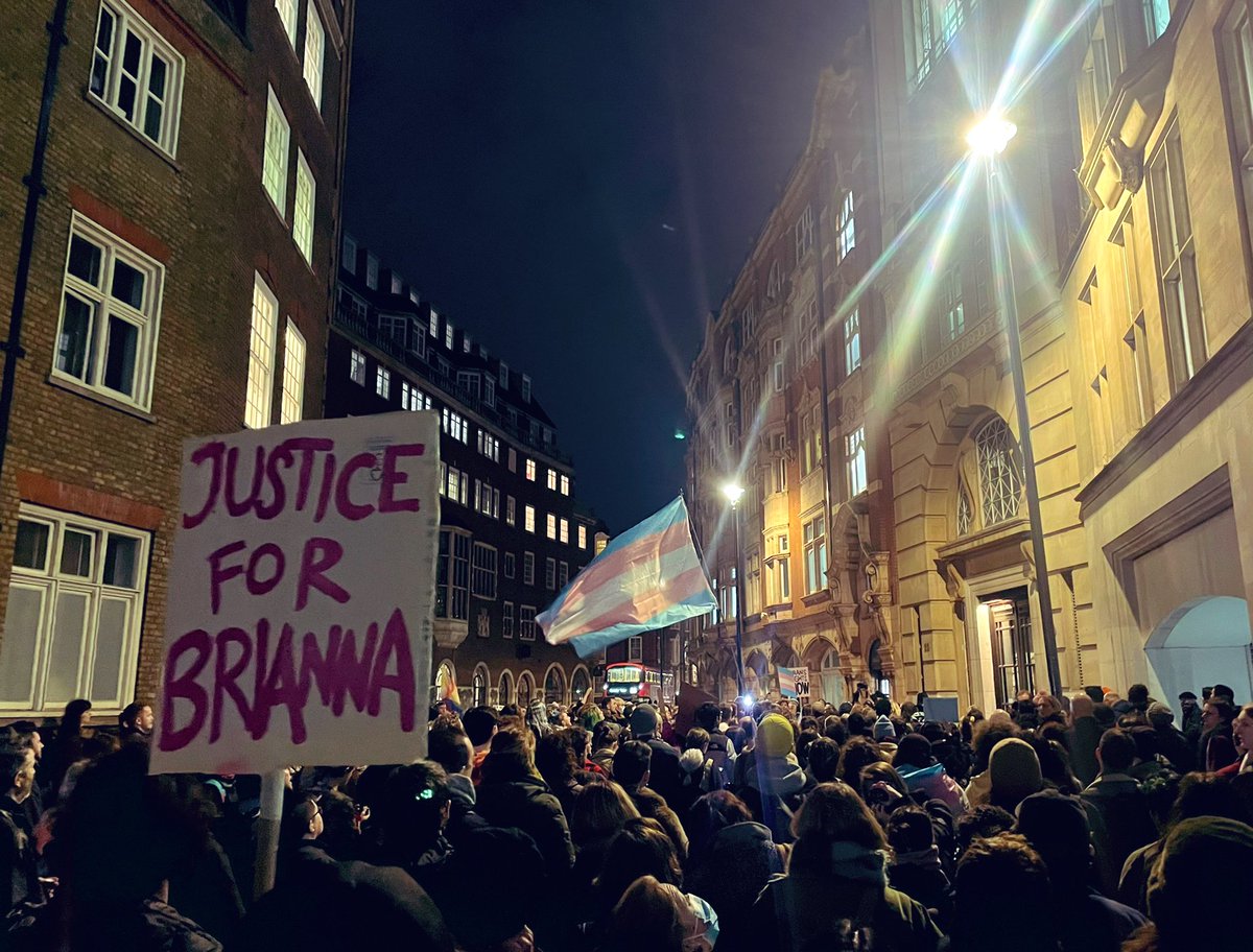 JasonReidx's tweet photo. Here at the London Vigil for Brianna Ghey. Easily a thousand people here, maybe more. https://t.co/YLsJrDwkJG