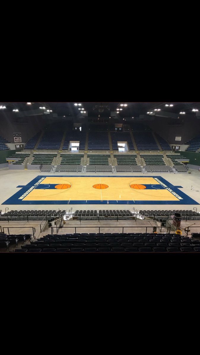 bshields0244's tweet image. A week and a half away. The question is whose joining me? #BigHouseBound 🏀🏀