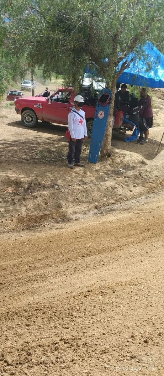 CruzRojaCbba's tweet photo. El domingo, nuestros voluntarios prestaron #APH 🚑 a los competidores de Motocross 🛵, está actividad se llevó a cabo en el surtidor Quintanilla.

#Motocross
#CruzRojaBolivianaFilialCochabamba https://t.co/dBgA1opRpq