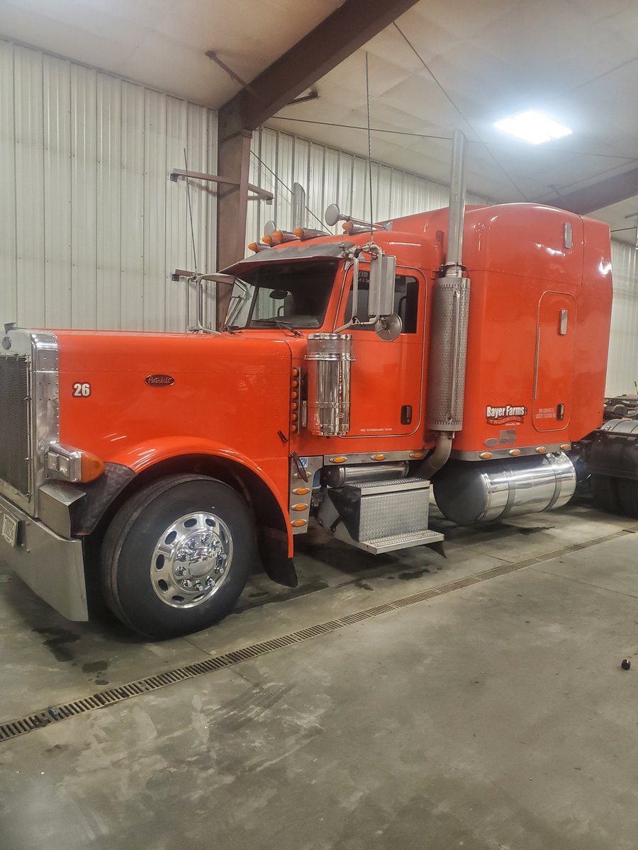 rickbayer6's tweet photo. 2006 379 Pete. ISX Cummins turned to 550 with 960,000 miles. New clutch, near new steer tires, drives 80%. 13 speed, 265" wheelbase.  Nice truck just updated for my over the road driver, if I don't sell it I will keep it for the farm. $72,500 obo.  402-649-1065 https://t.co/lnaREV2gee