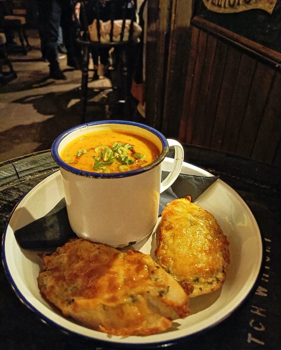 DirtyDicksEdn's tweet photo. Soup of the day keeps the doctor away🍲
Sweet potatoes, coconut and red pepper, garnished with spring onions and toasted sesame oil

We recommend it with cheesy garlic bread😋 
#dirtydicks #dirtydickspub #dirtydicksbar #dirtydicksedinburgh #rosestreet #rosestreetedinburgh https://t.co/wAjGuASN81