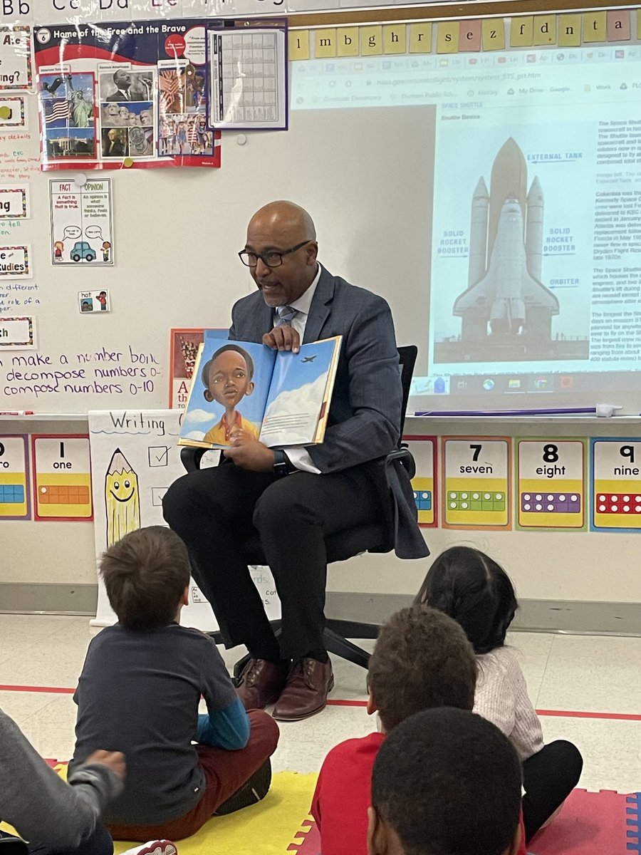 It was a pleasure beginning my day@Creekside Elem reading Ron’s Big Mission to Ms. T. Carson’s kindergarten class. What an amazing group of students.⁦@pmubenga⁩
⁦⁦⁩ ⁦@drstacydstewart⁩ ⁦⁦@DurhamPublicSch⁩ ⁦@AKAFerrell_EdD ⁦⁦@vcreamer8375⁩