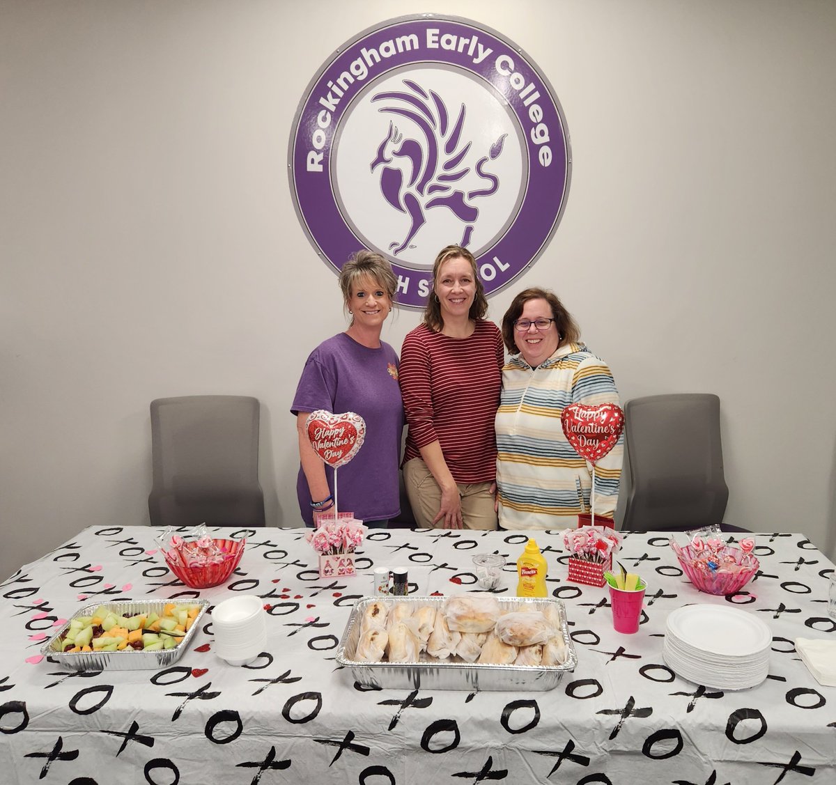 WeAreRECHS's tweet photo. Thank you so much to the PTO of the Griffins for providing the staff with breakfast this morning. The food from Debbie's was wonderful! We always look forward to your monthly food tables! You all ROCK! @RCS_NC @MyRockinghamCC https://t.co/2xCDiAm8V0