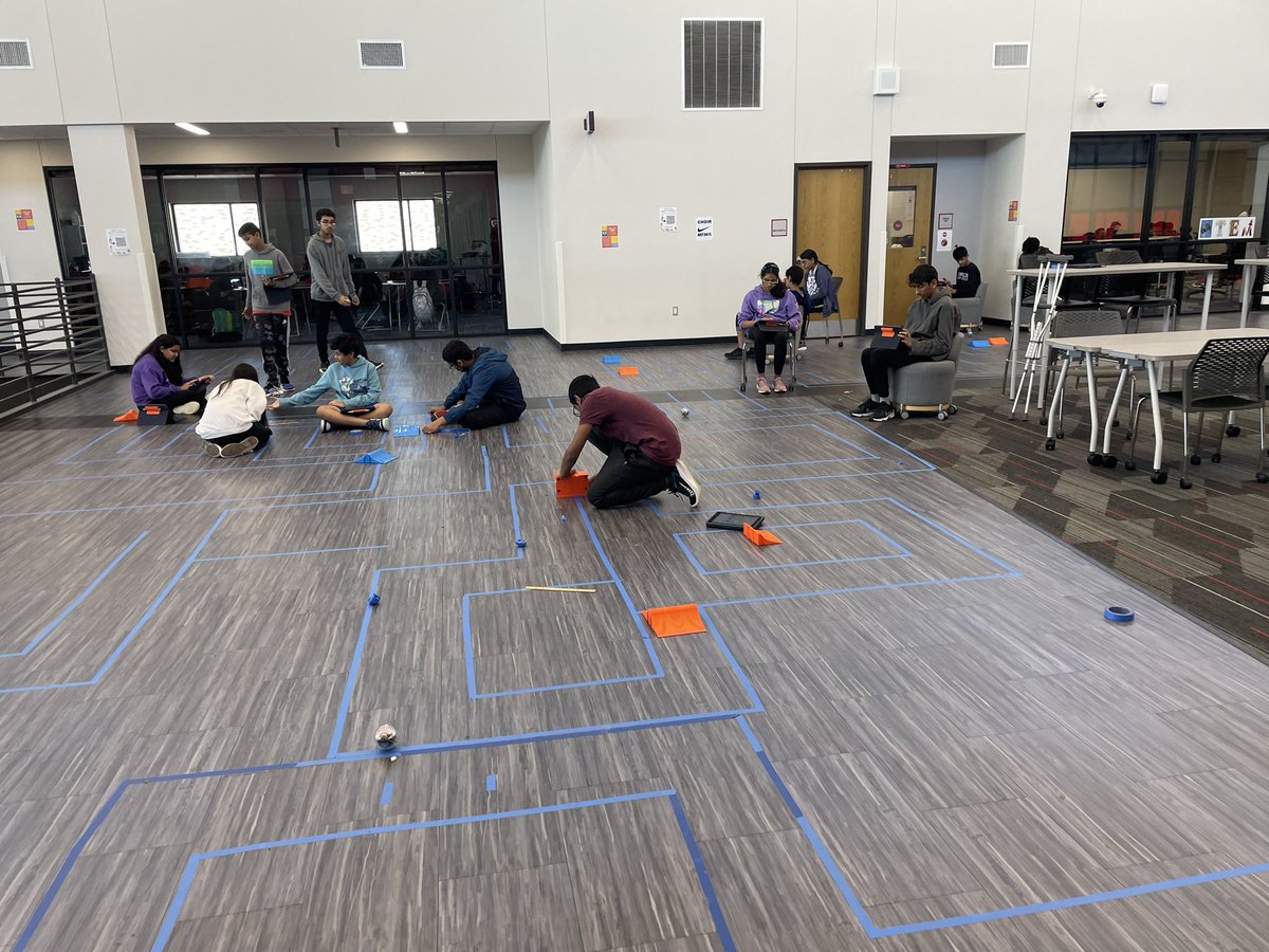 CoachRezCMSW's tweet photo. Our favorite @SpheroEdu project is fully underway! It’s so fun watching each partnership collaborate creatively &amp; celebrate their successes together!!! #coppellCTE @CMSWestWrangler https://t.co/qvSV2UEUgx