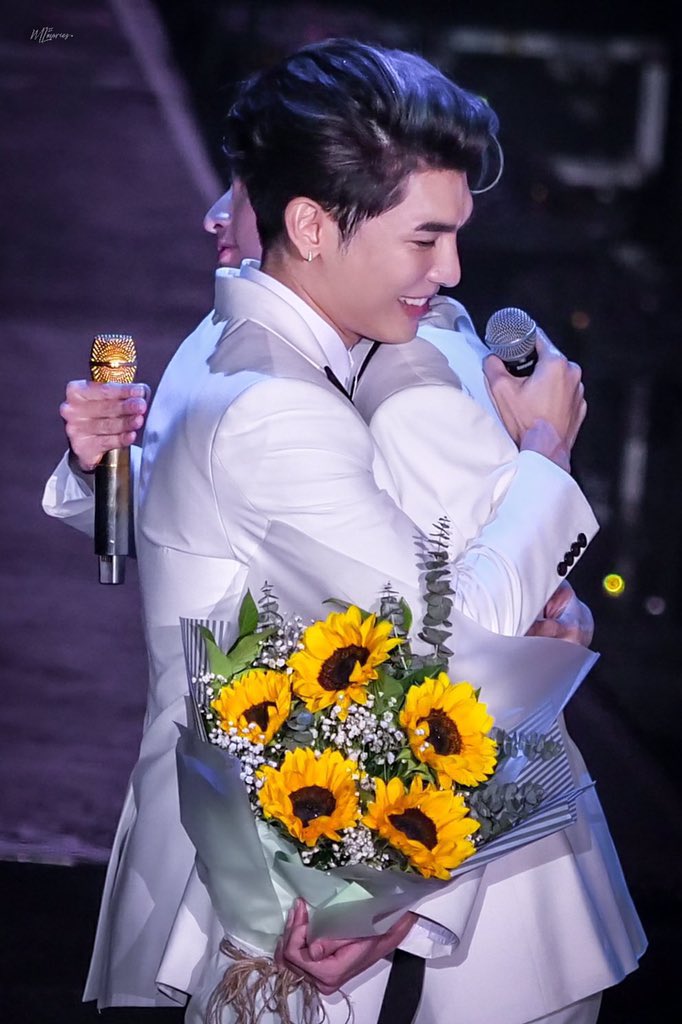 4ever_mewgulf's tweet photo. 23:59 ☀️🌻

Thanku for all the beautiful memories MewGulf.I will always cherish them &amp; keep them in my heart forever.Thanku for giving me my Waanjai family too.

🤍🤍🤍🤍🤍🤍🤍🤍🤍🤍

@MSuppasit @gulfkanawut 
#หวานใจมิวกลัฟ https://t.co/bEQP3cCA9h