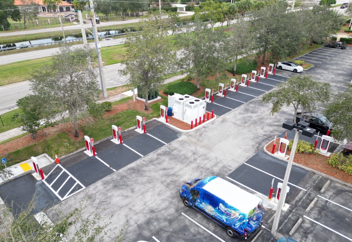 TeslaCharging's tweet photo. New Tesla Supercharger: Miramar, FL - Miramar Parkway (16 stalls) 
https://t.co/0nIMIKtILm https://t.co/La1QbKykOe