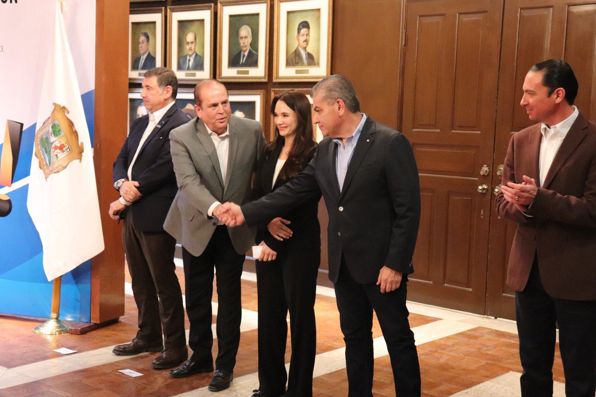 claudiobresofic's tweet image. El día de hoy junto al Gobernador @mrikelme, y al Alcalde, @dehoyosemilio, llevamos a cabo el anuncio de inversión de 57 MDD, por parte de la empresa lV de #Bendix, instalada en el municipio de #Acuña.