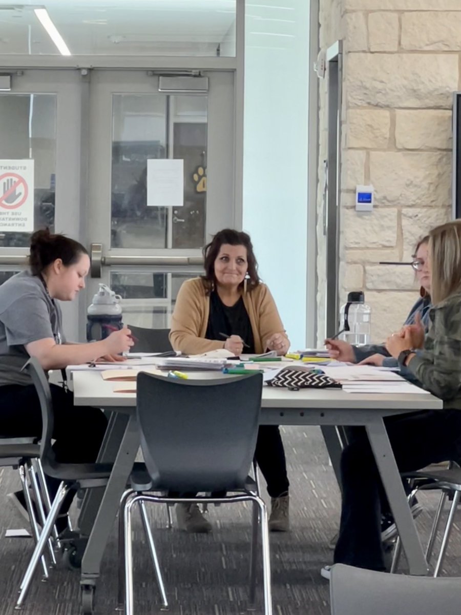 melissa_jharvey's tweet photo. My 6th grade Math team leads the way. They are constantly improving their teaching during plcs by reviewing student work and looking at their DDA analysis. #bestmathcoachever #plc #6thmath https://t.co/z1PHO8U4XZ