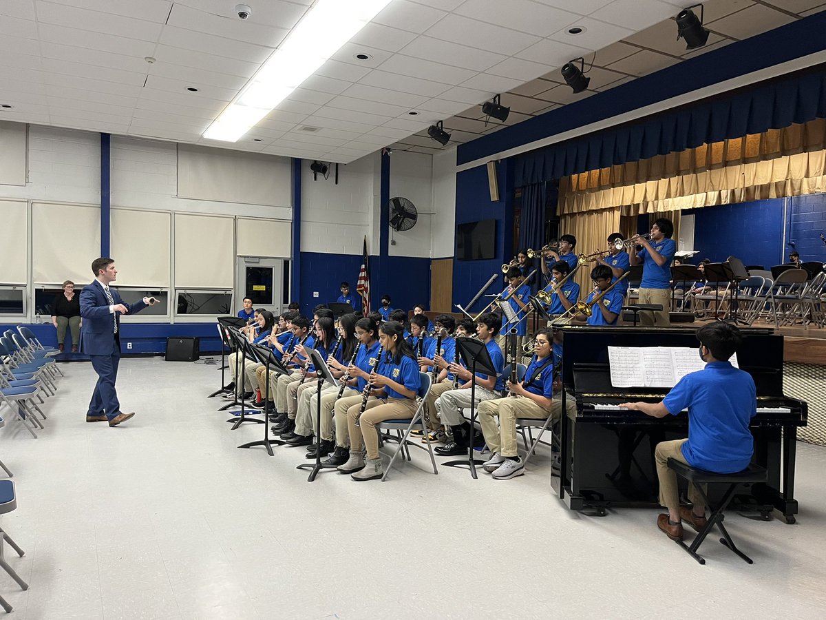 j_valentine25's tweet photo. The jazz band rocked @JAMS_Knights with special guest ⭐️ @MrJLeeMath under the direction of @MrMulcahyMusic - wow! Who knew our computer science teacher could play bass guitar too!?! https://t.co/N3kaENQdue