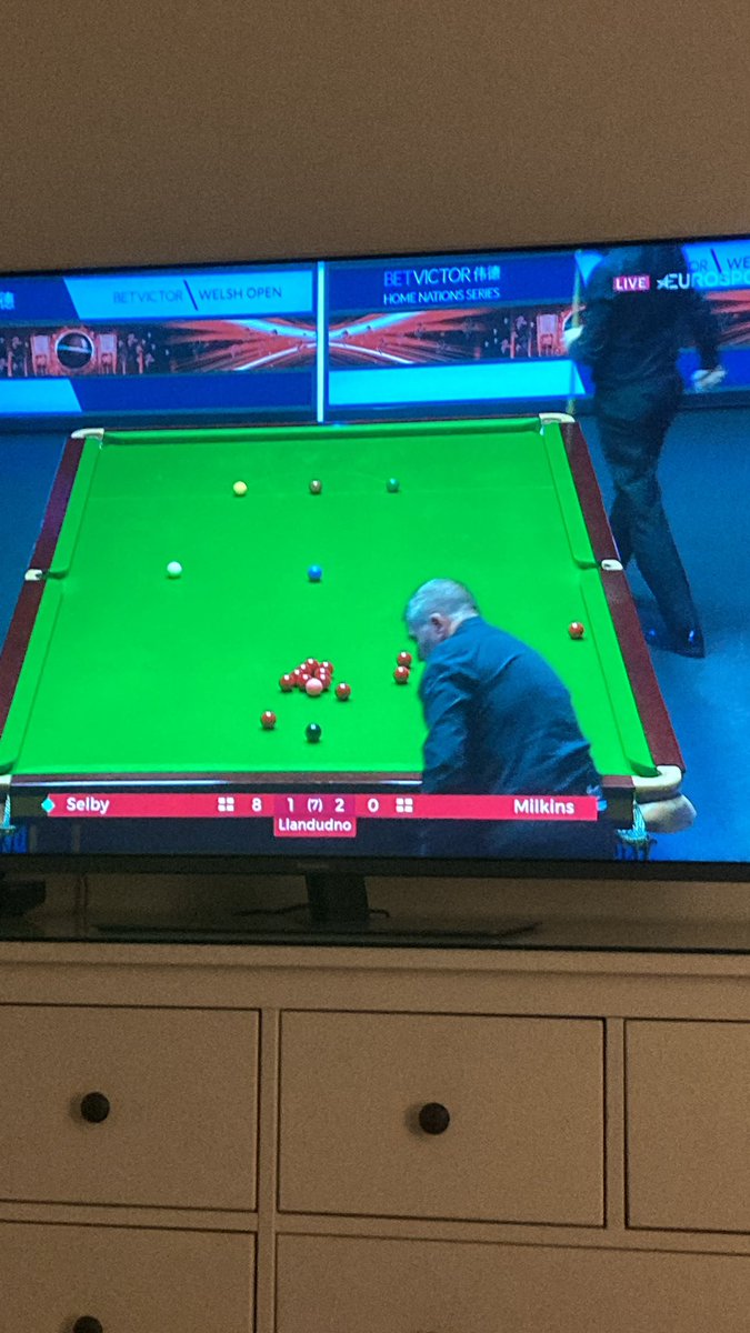Every time I turn my tv over to snooker I hope @robmilkins147  is on, today he was on live. Loved that! &amp; the tricky brown snooker, well done sir chin up shag
