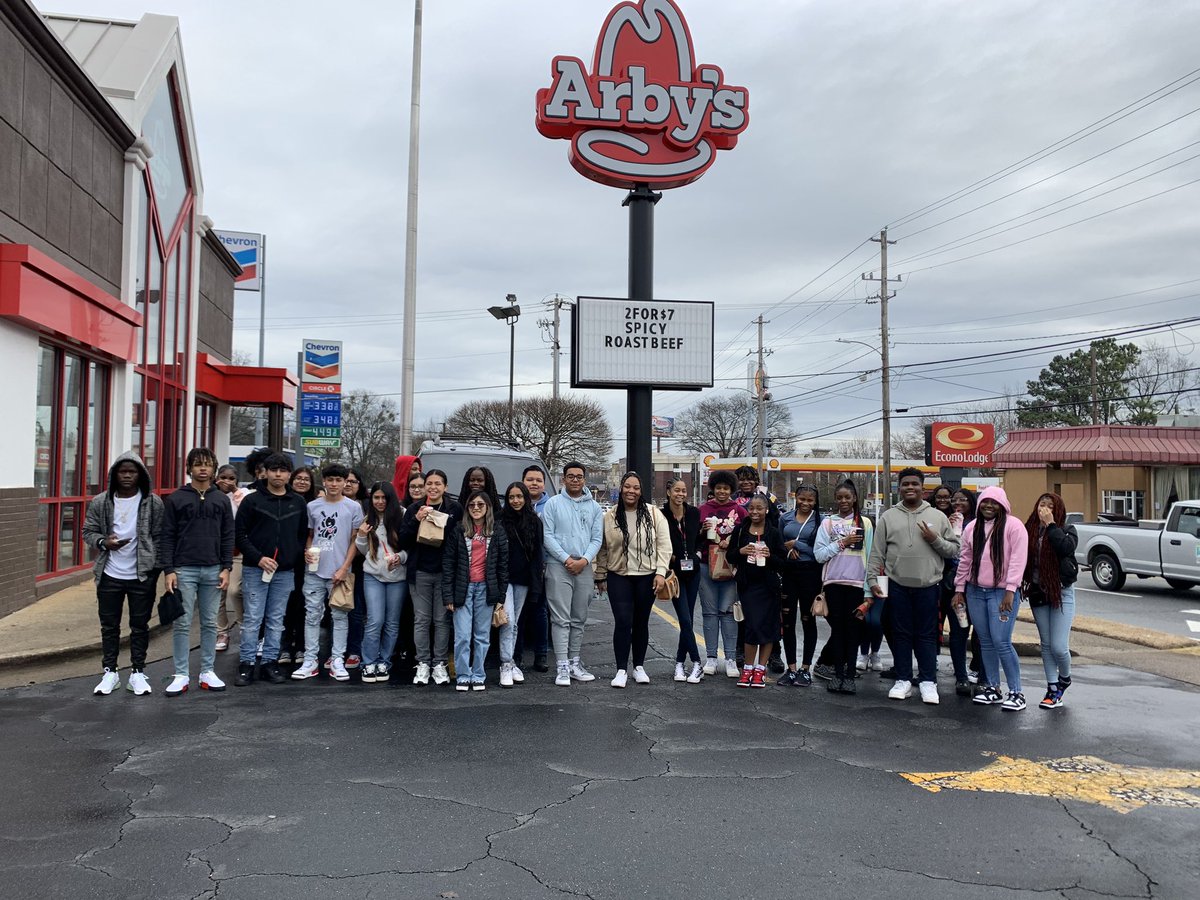 Tri-Cities High School 9th Grade 3DE program on a field experience to Arby’s. “Where’s the meat?”#TCHS3DE