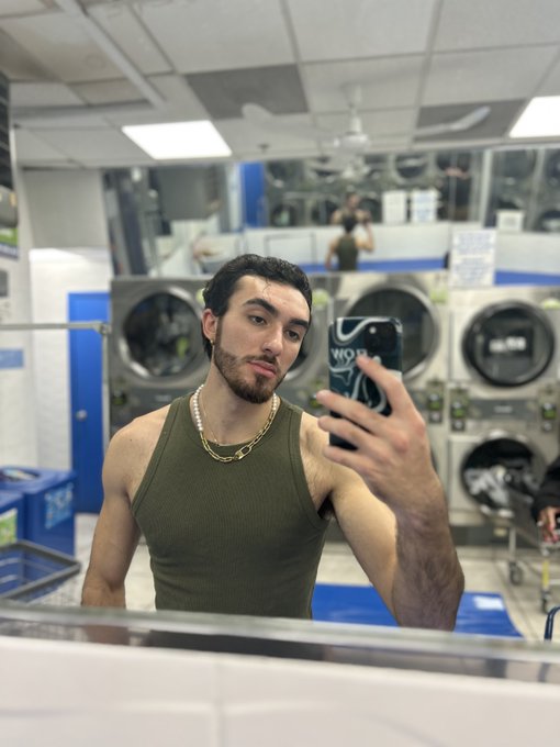 What's happening https://t.co/ea75IO6dre