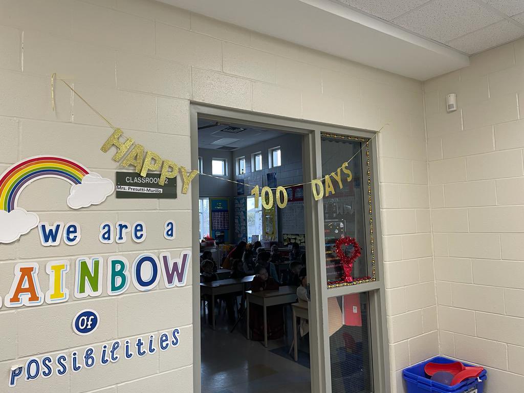 stmkces's tweet photo. Many of us were feeling a little older today on the 100th Day of School! https://t.co/7grTOIsXwa