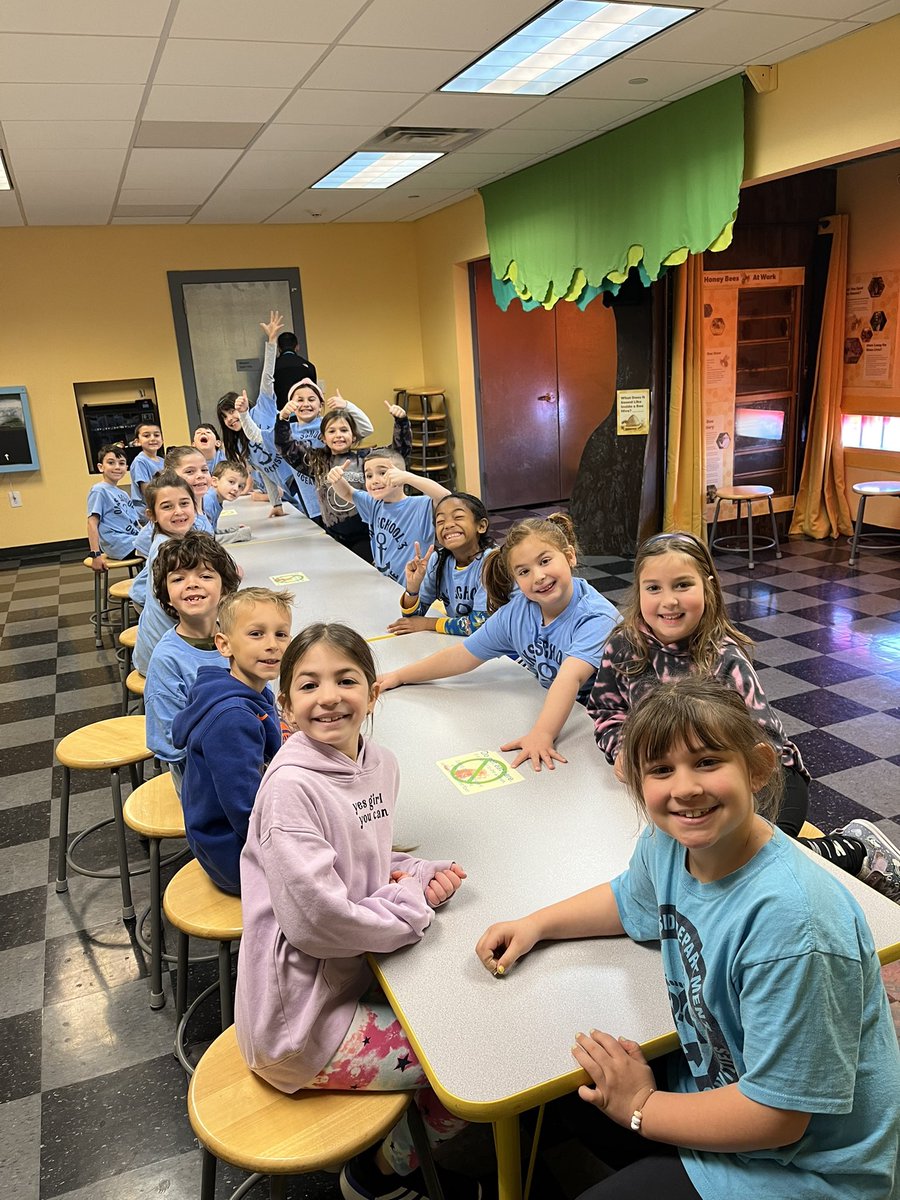 H_Finkelstein14's tweet photo. We had the absolute best time on our FIRST field trip to the Long Island Children’s Museum 🎥🦎🛠️👷♀️ Our tour guy Mr. Dan was even an Oceanside Alum💙⚓️ @OaksSchool3 #LICM https://t.co/FSBG40WNz5