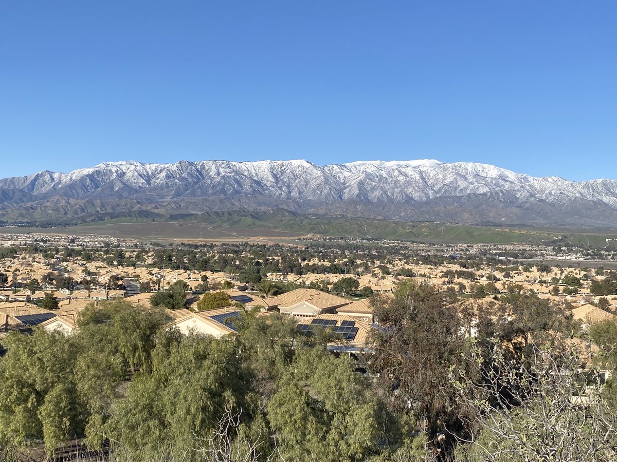 EricFig1's tweet photo. Mount San Gorgonio rises up on the north side of the San Andreas Fault. https://t.co/BnTnsprNdL