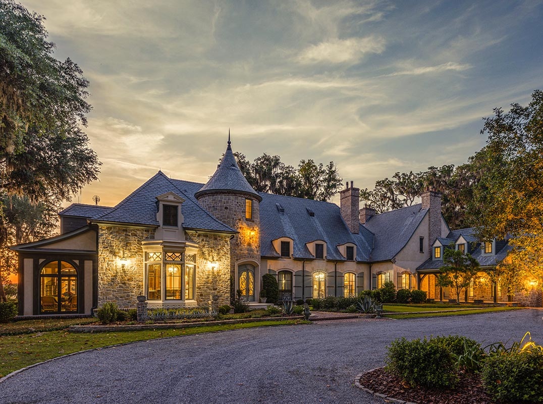 luxuryhomemag's tweet photo. 📣 LHM Luxury Showcase ~ Charleston Edition LHM 
Explore LHM Charleston and the Lowcountry's gorgeous listings featured in their latest edition. Head over to our bio link to explore Charleston Luxury Homes, the latest digital edition, and more.⁠
https://t.co/a360Cne6H3 https://t.co/Nz4IwpovMu