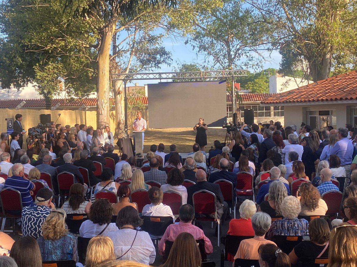 ArtuHeber's tweet photo. Impresionante re-inauguración del centro Tiburcio Cachon con el Presidente @LuisLacallePou y los Ministros @JLFalero y @MartinLemaUy .

No es una obra millonaria, no dinamiza la economía, pero humaniza la política y reafirma el porqué elegimos esta hermosa actividad. https://t.co/UWVlBjrRrT