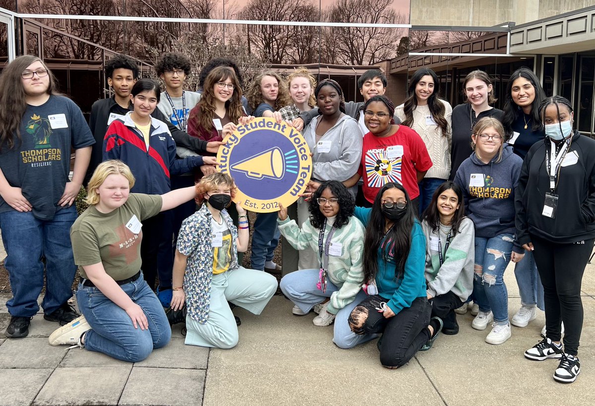 KYStuVoiceTeam's tweet photo. Grateful to our rural &amp; urban friends from @ThompsonSchola1 &amp; @TheLeestownWay for traveling to @KET &amp; student voicing with us today. We ❤️ building power with you! #stuvoiceky https://t.co/OZWkEzAymi