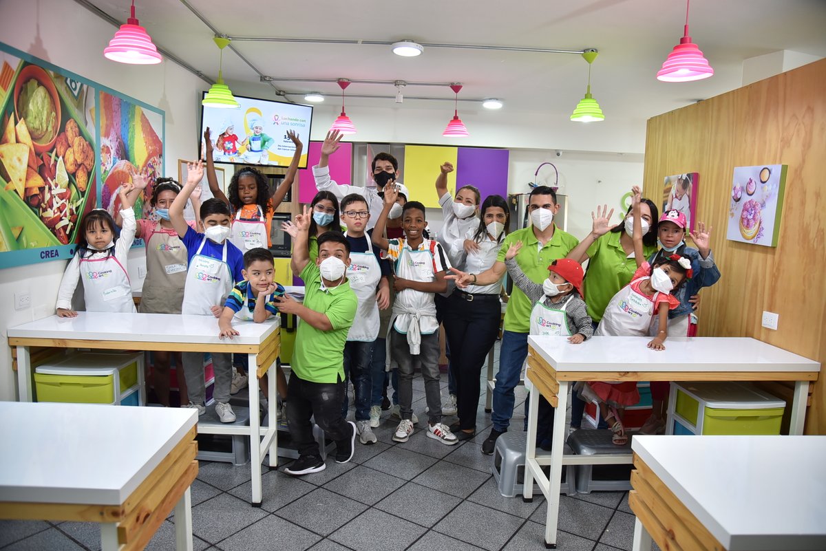 Coosalud_'s tweet photo. Con un taller de cocina saludable y ‘El muro de la sonrisa’, un espacio para pintar sus sueños, homenajeamos a nuestros niños de la sucursal Valle del Cauca, hoy, en el #DíaInternacionaldelCáncerInfantil. La diversión y el aprendizaje fueron protagonistas en esta jornada. https://t.co/U37YBtV50c