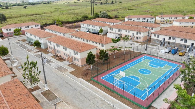 izanildo_sabino's tweet photo. Faça o L imediatamente e vamos juntos reconstruir o Brasil! 

Lula esteve em Santo Amaro, na Bahia, onde fez a entrega de 684 unidades em dois conjuntos habitacionais.

Motociata é coisa do passado, agora o pobre volta a ter dignidade.

Faz o L https://t.co/nVzzsWVVMD