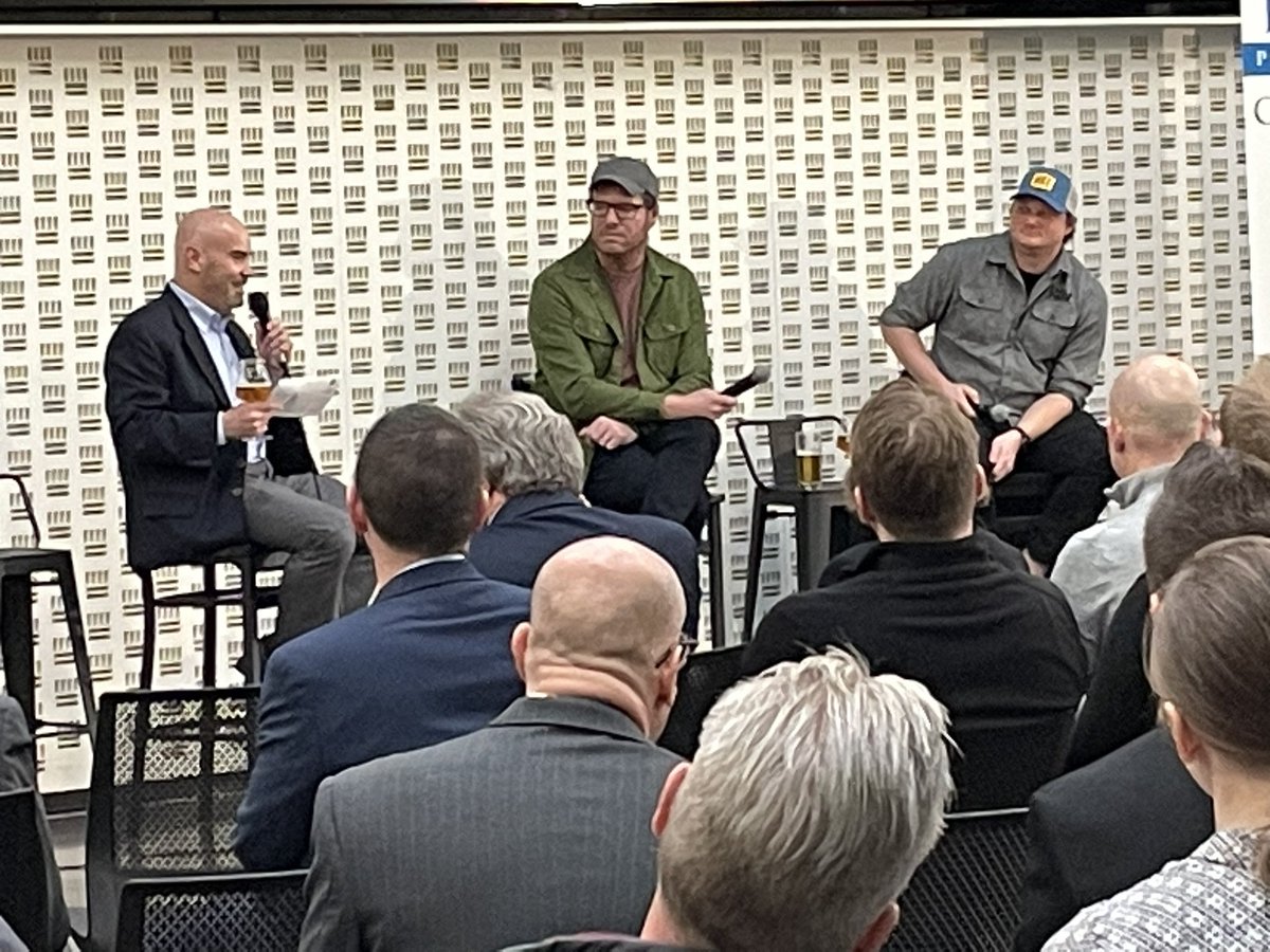 Having a few beers at an <a href="/MBBIAssociation/">MBBI</a> event, listening to Dan Abel (Pilot Project) and Max Borgardt (Eagle Park) talk business. #WiBeerWednesday