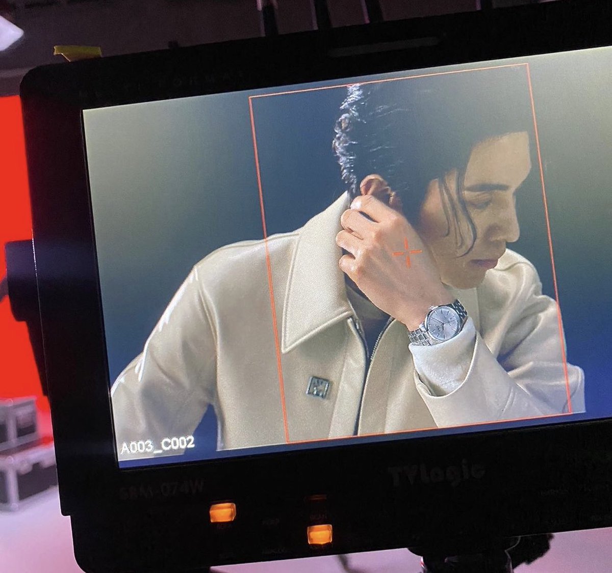 SeaLeedongwook's tweet photo. Next trip to Seoul .. just bring handbag &amp; credit cards 🤣 no need bags .. buy bags in seoul 😂
#leedongwook #samsonite #tissot #geworin #dermafirm #georgiacraft 💌😘💐 https://t.co/oZMDmrp4vs