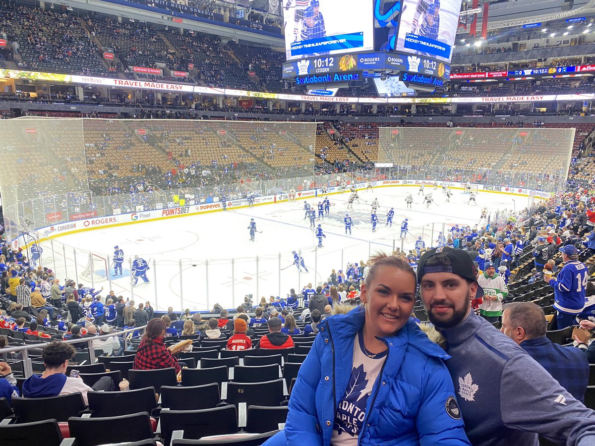 JamieLeeSmith10's tweet photo. Goes to one hockey game #number1fan #goleafsgo #leafsforever https://t.co/jE2UaVIcYv