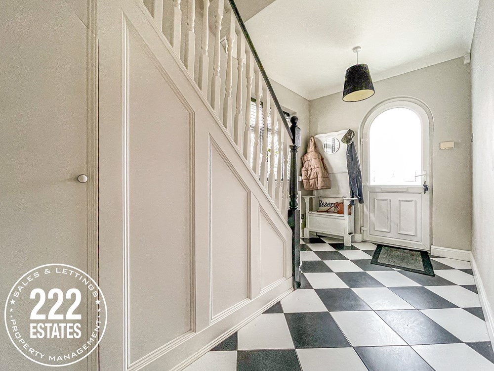 222Ltd's tweet photo. Beautifully presented 3 Bedroom semi-detached, Conservatory, Ground floor extension for kitchen, Garden Fronted and Generous Rear Garden, Parking at front for multiple vehicles, Private &amp; not overlooked at front, Detached garage https://t.co/IFjFyPfT0m