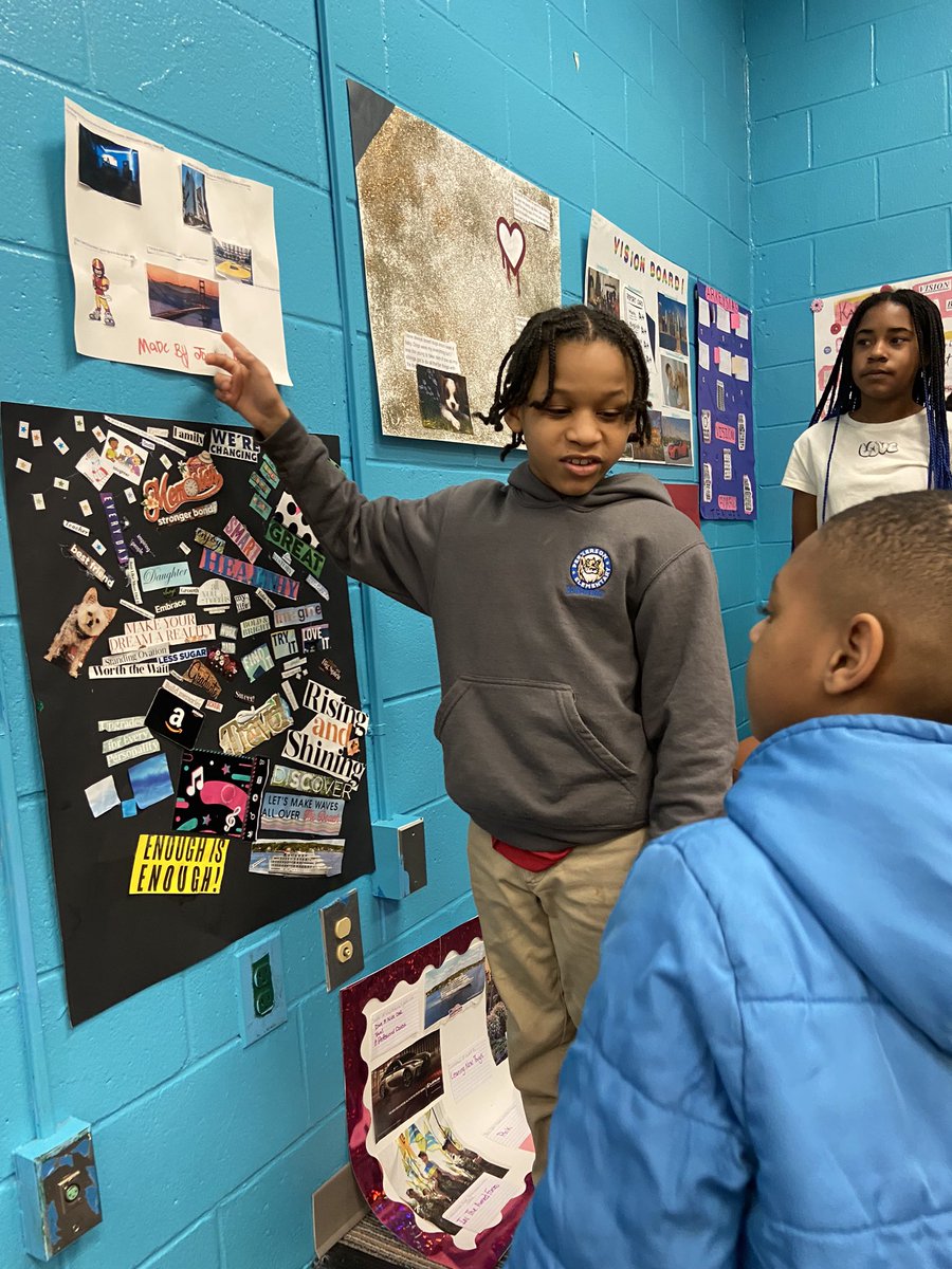 kelsedwards1016's tweet photo. Iβm a little late BUT day 2 of CCMW was wonderful! Our scholars created vision boards for the future they desire and we created a museum for them to be viewed! π I loved seeing how proud they were of their work! ππΎ @APSPerkerson @apsupdate #CCMW https://t.co/qJZHg3PE8B