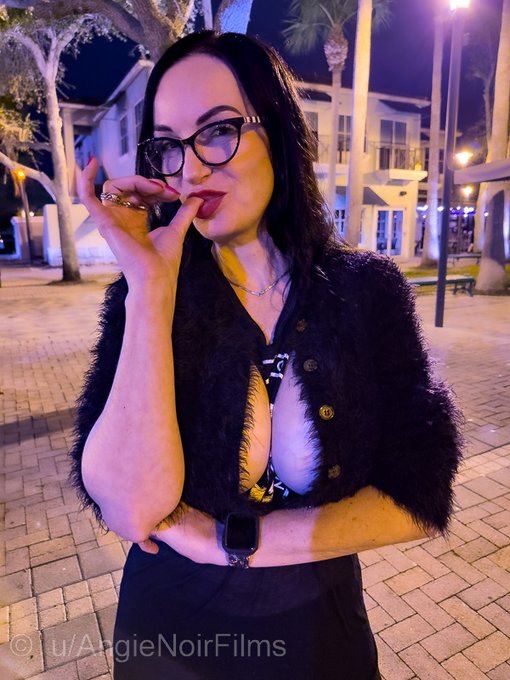 👉My G Cup "girls" want to be free! 👉SHOULD I?  👉LET ME KNOW BELOW 😈👇 #Milf #bigtits #HotMom #NoBraClub<a href="/tag/milf"class="tags"><span>#milf</span></a><a href="/tag/bigtits"class="tags"><span>#bigtits</span></a><a href="/tag/hotmom"class="tags"><span>#hotmom</span></a><a href="/tag/nobraclub"class="tags"><span>#nobraclub</span></a>