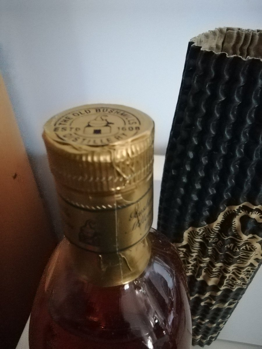 BushmillsM's tweet photo. Distilled by the oldest licensed whiskey distillery in 1975, bottled just in time for the 2000 Millennium celebrations.
Great fill level and super rare highly collectable blank "selected for" label.
Only one place to buy #cask368 @IrishSpirit_
https://t.co/nSErLn2VRl https://t.co/3IgCU2piU5