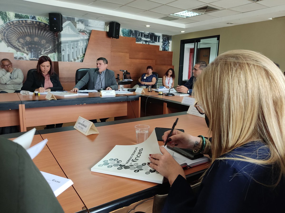 WuikelmanAngelP's tweet photo. Ante los diputados y diputadas de la Comisión del Poder Popular y Comunicación presentamos la recién transformación curricular del Inces cómo novedad en este 2023 
🧵1/2
#CeseALasSanciones https://t.co/T90AVxhYK5