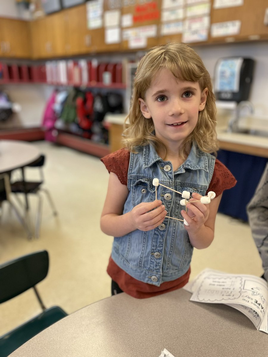 Hodorowski1stgr's tweet photo. We built shapes today to help identify defining attributes!  @EES_Mustangs https://t.co/C2CPOCsxWm