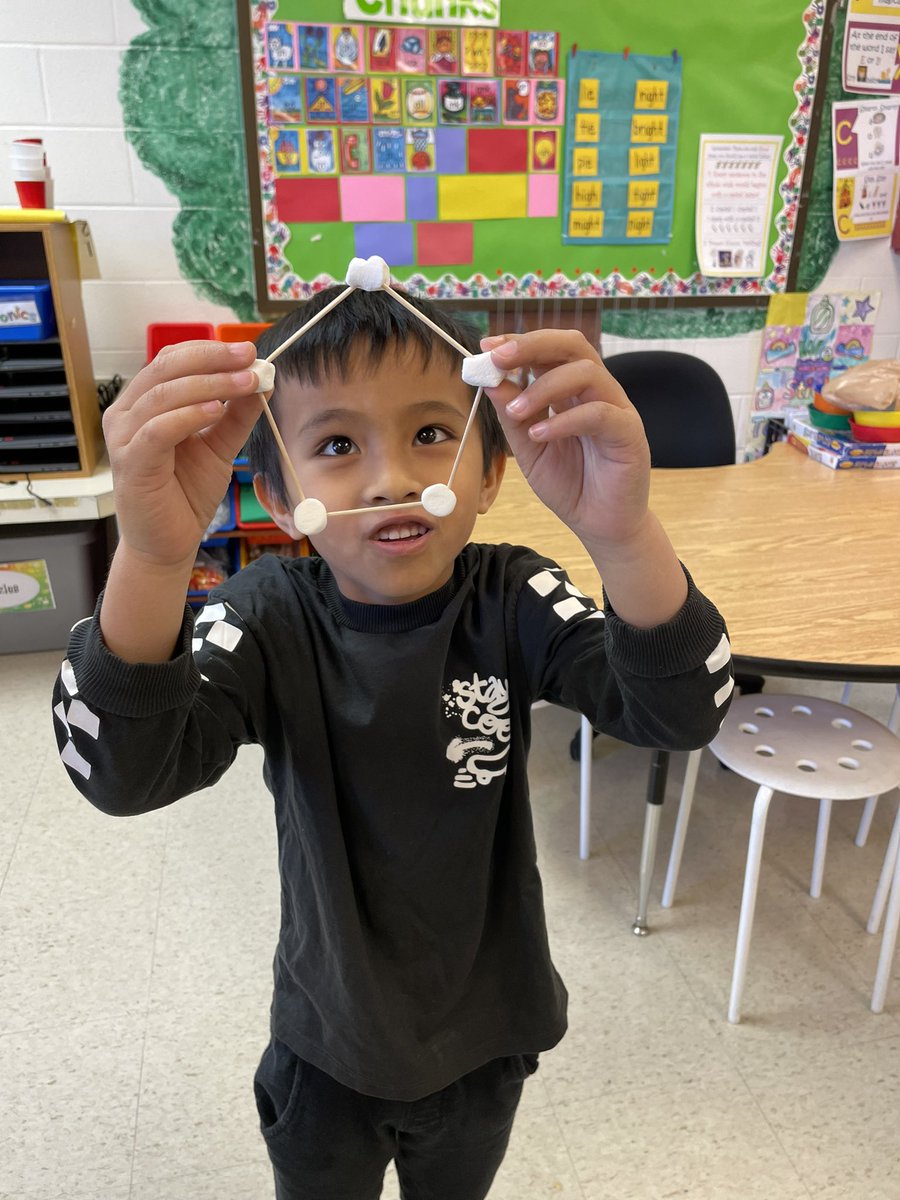 Hodorowski1stgr's tweet photo. We built shapes today to help identify defining attributes!  @EES_Mustangs https://t.co/C2CPOCsxWm