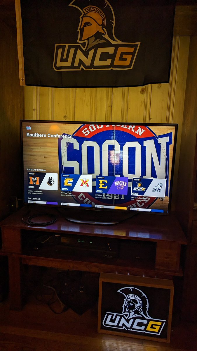 uncghoops's tweet photo. Waiting .....
@SamfordMBB @UNCGBasketball #uncghoops #letsgoG https://t.co/6tJF6nkDbJ